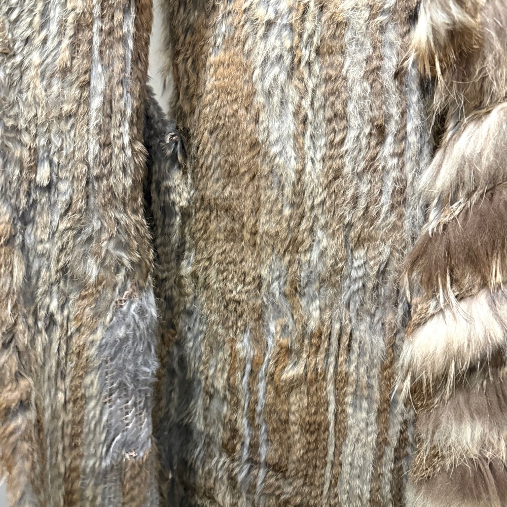 Women's Rabbit and Racoon Fur Vest - Picture 3 of 9